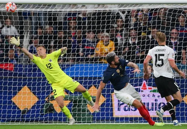 France's forward Olivier Giroud (C) scores past Austria's goalkeeper during the UEFA Nations League, League A Group 1 football match between France and Austria at Stade de France in Saint-Denis, north of Paris, on September 22, 2022. (Photo by Anne-Christine Poujoulat/AFP Photo)