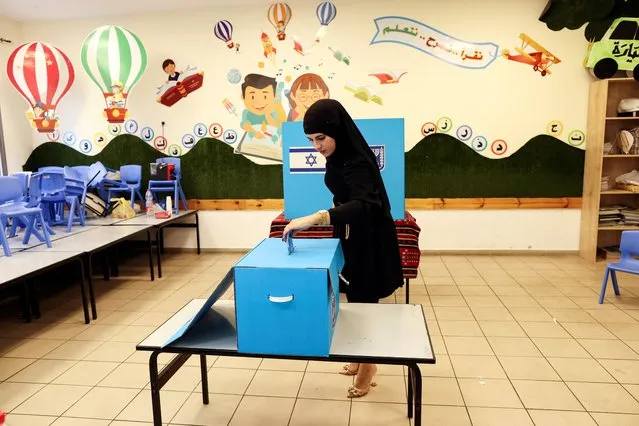 An Israeli woman casts her ballot on the day of Israel's general election in a polling station in Taibe, northern Israel November 1, 2022. (Photo by Ammar Awad/Reuters)