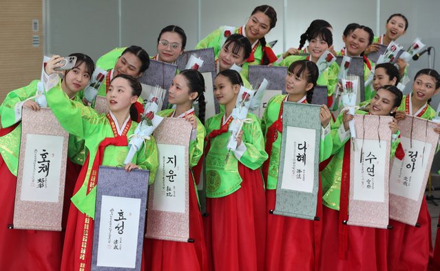 On the morning of the May 19, 2025, which is Coming of Age Day, at the coming-of-age ceremony held at the Sookmyung Women's University Centennial Memorial Hall in Yongsan-gu, Seoul, international students are taking selfies while wearing traditional hanbok and holding hanging scrolls with their names written on them. At the coming-of-age ceremony, students from various countries including Japan, China, Vietnam, and Ukraine participated and performed the coming-of-age oath, tea ceremony, etc. (Photo by Park Seong-won)