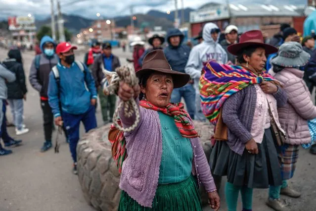 Residents block roads, in Sicuani-Canchis, Cusco province, Peru, 05 January 2023. A group of protesters blocked the Panamericana Sur highway, the most important highway in the country, in the early hours of Thursday, as well as bridges and secondary roads, at the start of the second day of protests against the government of the president of Peru, Dina Boluarte. (Photo by Aldair Mejia/EPA/EFE)