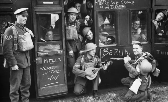 British troops cheerfully wait in a carriage for the first stage of their trip to the western front by train, in England, September 20, 1939. (Photo by Len Puttnam/AP Photo/File)