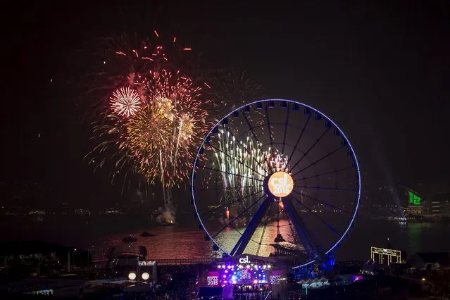 Fireworks explode near the observation wheel during a pyrotechnic show to celebrate the New Year in Hong Kong January 1, 2015. (Photo by Tyrone Siu/Reuters)