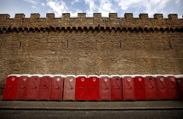 Chemical toilets are lined up in downtown Rome April 22, 2014. (Photo by Tony Gentile/Reuters)