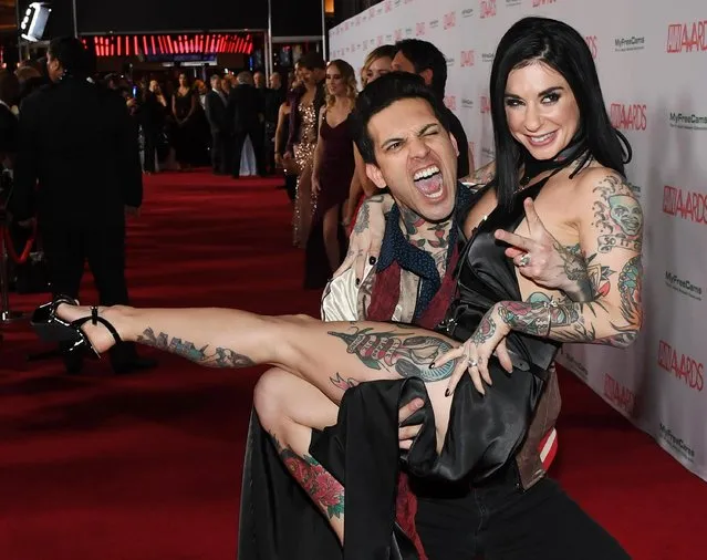 Adult film actor Small Hands picks up his wife, adult film actress/director Joanna Angel, as they attend the 2018 Adult Video News Awards at the Hard Rock Hotel & Casino on January 27, 2018 in Las Vegas, Nevada. (Photo by Ethan Miller/Getty Images)