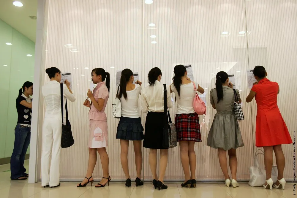 China Eastern Airlines Recruits Stewardesses