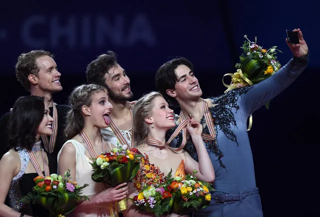 (L-R) Silver medalists Madison Chock and Evan Bates of the US, gold medalists Gabriella Papadakis and Guillaume Cizeron of France and bronze medalists Kaitlyn Weaver and Andrew Poje of Canada pose during the awards ceremony of the ice dance of the 2015 ISU World Figure Skating Championships at Shanghai Oriental Sports Center in Shanghai, on March 27, 2015. (Photo by Johannes Eisele/AFP Photo)