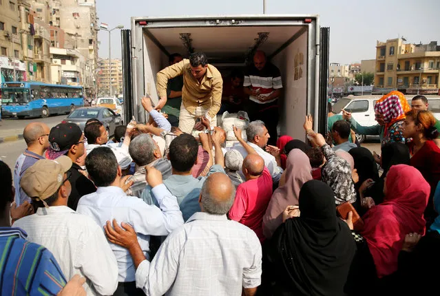 Egyptians push to buy subsidized sugar from a government truck after a sugar shortage in retail stores across the country in Cairo, Egypt, October 14, 2016. (Photo by Amr Abdallah Dalsh/Reuters)