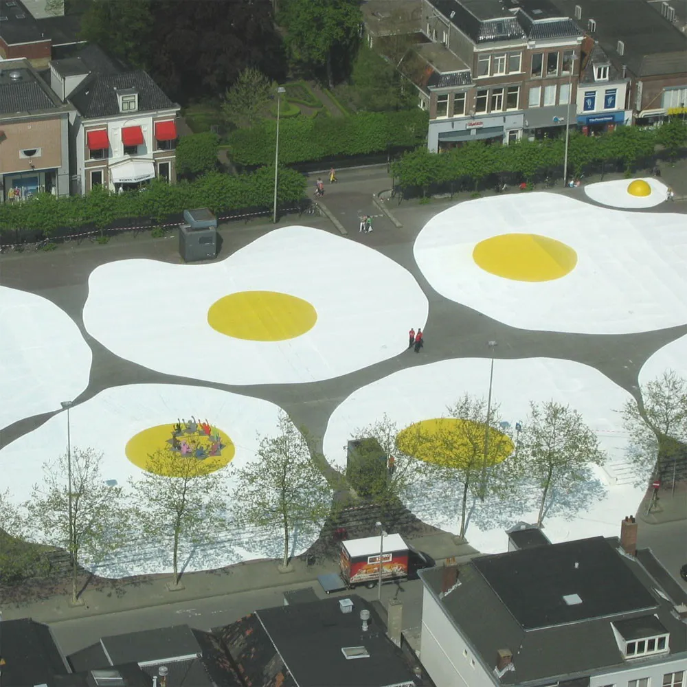 Art Eggcident by Henk Hofstra