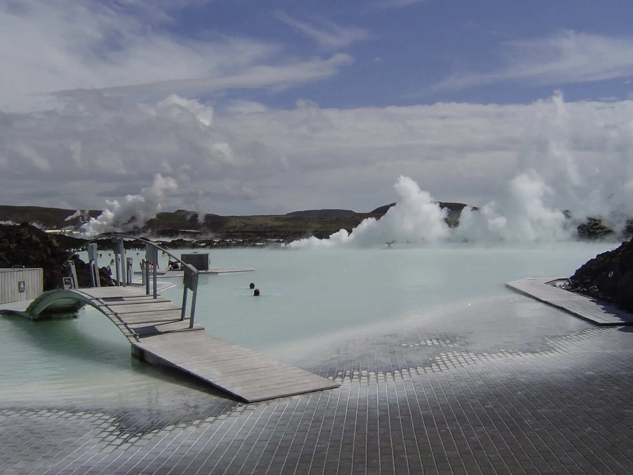 Горячий мир. Голубая Лагуна спа Исландия. Геотермальный курорт голубая Лагуна, Исландия. Голубая Лагуна Исландия Гейзер. Исландия геотермальные источники.