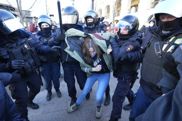 Police detain a demonstrator during an action against Russia's attack on Ukraine in St. Petersburg, Russia, Sunday, February 27, 2022. (Photo by Dmitri Lovetsky/AP Photo)