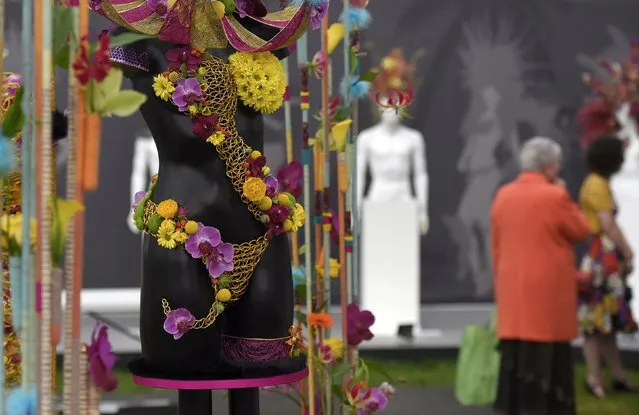 Visitors view displays at Chelsea Flower Show in London, Britain, May 23, 2016. (Photo by Toby Melville/Reuters)