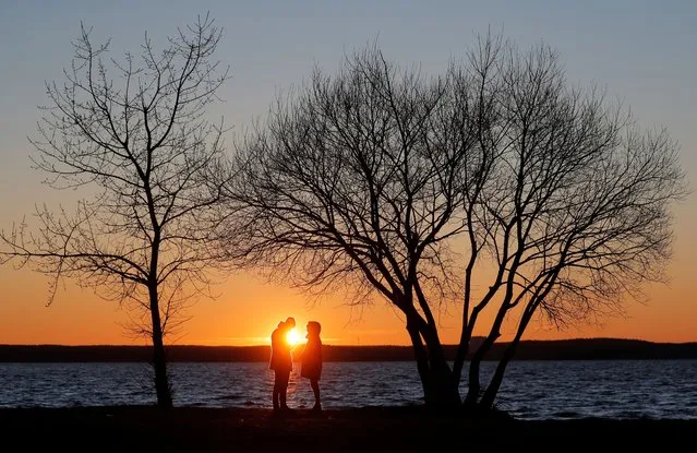 People enjoy sunset at a lake on the outskirts of Minsk, Belarus on March 15, 2019. (Photo by Vasily Fedosenko/Reuters)