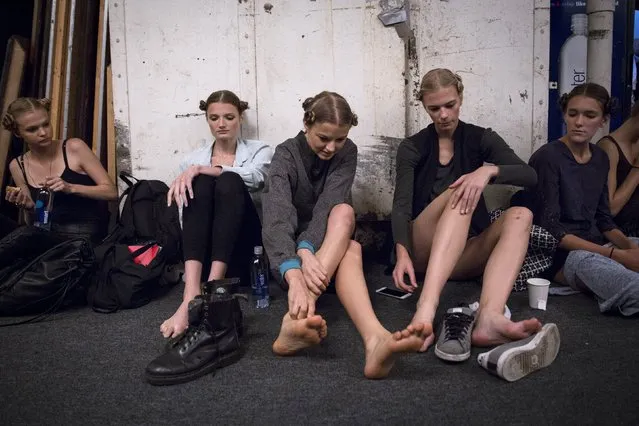 Models wait backstage before the BCBGMAXAZRIA Spring/Summer 2016 collection presentation during New York Fashion Week in New York, September 10, 2015. (Photo by Andrew Kelly/Reuters)