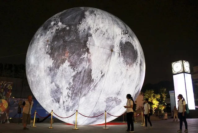 Visitors look at a “moon” balloon on display ahead of the Mid-Autumn Festival at a square in Nanjing, Jiangsu province, China, September 14, 2015. The Mid-Autumn Festival  is celebrated on the 15th day of the eighth month in the lunar calendar during a full moon, which falls on September 27, 2015 this year. (Photo by Reuters/China Daily)