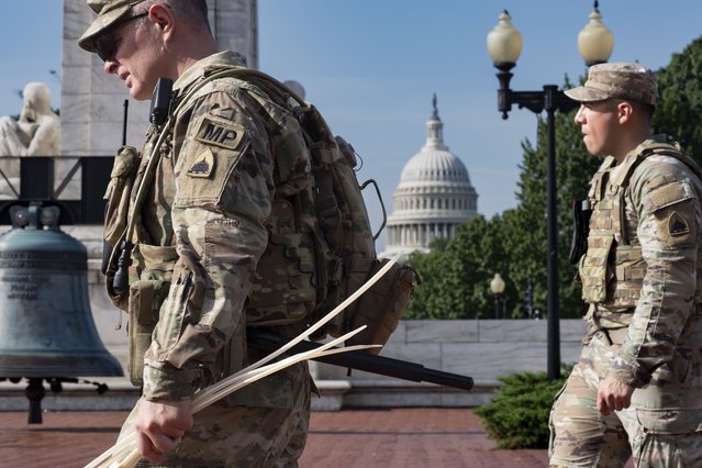 A National Guard military police officer carries a handful of zip ties to use as handcuffs while keeping watch as travelers arrive at Union Station near the Capitol in Washington, August 14, 2025. (Phoot by J. Scott Applewhite/AP Photo)