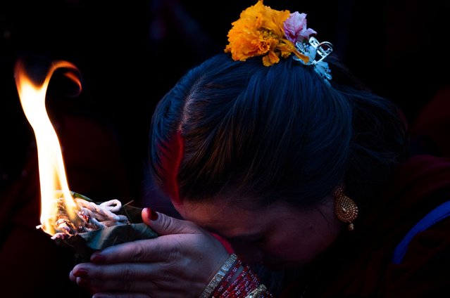 A Nepalese woman wearing red attire worships Lord Shiva, god of creation and destruction, during the Teej festival at Pashupatinath temple in Kathmandu, Nepal, 26 August 2025. Married and unmarried Nepalese women celebrate Teej to pray for a long and prosperous life for their current or future husbands. (Photo by Narendra Shrestha/EPA)