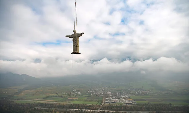 An 11-meters-high replica of the “Christ the Redeemer” statue in Rio de Janeiro, is transported by a helicopter from a location on the Guschakopf hill to a new location near the Wartenstein ruin above Pfaefers, Switzerland, 27 October 2016. The art piece was shown originally during the “BadRagartz” regional art show 2015. (Photo by Gian Ehrenzeller/EPA)