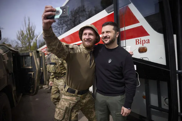 In this photo provided by the Ukrainian Presidential Press Office, Ukrainian president Volodymyr Zelenskyy poses for a selfie with a soldier at a position in Avdiivka, Donetsk region, Ukraine, Tuesday, April 18, 2023. (Photo by Ukrainian Presidential Press Office via AP Photo)