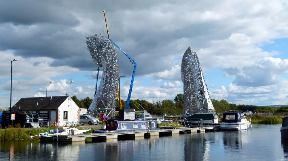 The Kelpies: Mythological Horses Power Again through Scotland