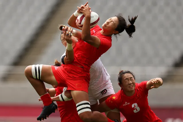 Min Yang of Team China wins the ball over Abby Gustaitis of Team United States in the Women’s pool C match between Team United States and Team China during the Rugby Sevens on day six of the Tokyo 2020 Olympic Games at Tokyo Stadium on July 29, 2021 in Chofu, Tokyo, Japan. (Photo by Dan Mullan/Getty Images)