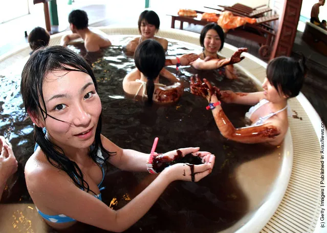 Visitors enjoy taking a Chocolate Bath at Hakone Yunessun