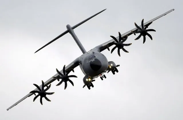 An Airbus A400M aircraft takes part in a flying display at the Royal International Air Tatto at RAF Fairford, Britain July 17, 2015. (Photo by Peter Nicholls/Reuters)