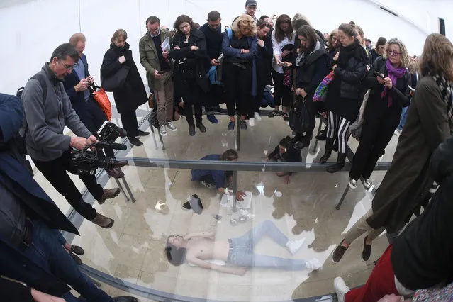Actors perform a performance by Anne Imhof titled “Faust” before the start of the 57th Venice Biennale (“La Biennale di Venezia – 57th International Art Exhibition”) during the opening of the German Pavillon in Venice, Italy, 10 May 2017. The 57th Venice Biennale takes place from 13 May to 26 November 2017. (Photo by Felix Hörhager/DPA)