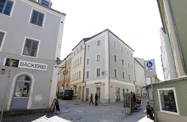People walk through the center of Passau,  May 19, 2014. REUTERS/Michaela Rehle