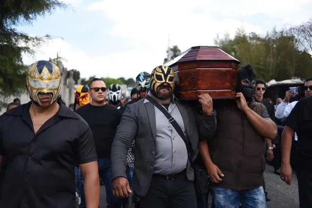 Guatemalan wrestlers and relatives carry the coffin of late eighteen-year-old wrestler Laisha Cameros, known as “La Hija del Zorro” who was shot dead during an assault two days ago, during her funeral at the General Cemetery in Guatemala City on February 11, 2019. Cameros was a victim of an armed attack at Limon neighborhood where Mara Salvatrucha and Barrio 18 gangs operate. (Photo by Johan Ordóñez/AFP Photo)