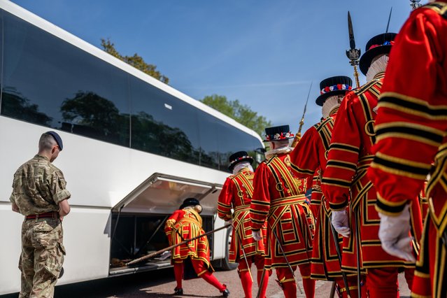 Yeoman of the Guard prepare to board a coach bus on May 03, 2023 in London, England. The Coronation of King Charles III and The Queen Consort will take place on May 6, part of a three-day celebration. (Photo by Brandon Bell/Getty Images)