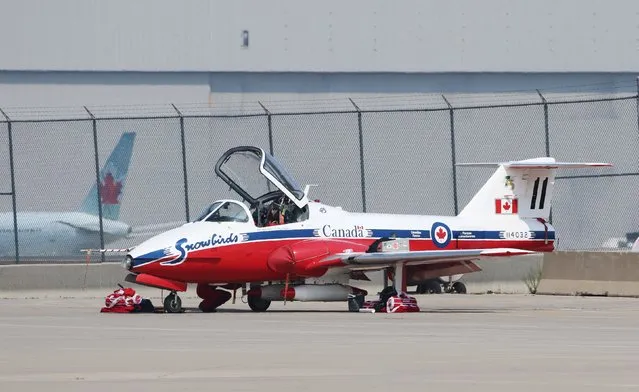A CT144 Tutor Snowbird jet during is prepared during media day for the Canadian International Air Show at Pearson Airport in Toronto, Ontario, September 3, 2015. (Photo by Louis Nastro/Reuters)