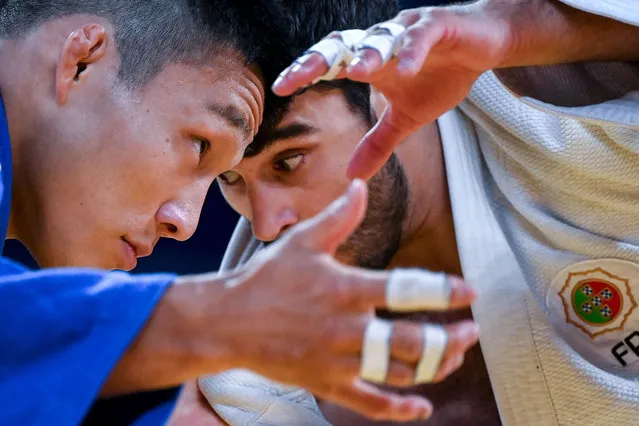 Japan's Sotaro Fujiwara (blue) and Portugal's Joao Fernando compete in their men's under 81 kg category elimination round bout during the 2022 World Judo Championships at the Humo Arena in Tashkent on October 9, 2022. (Photo by Kirill Kudryavtsev/AFP Photo)