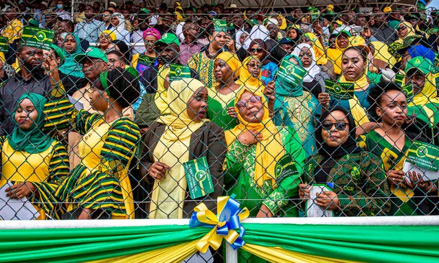 A woman reacts during Zanzibar´s President inauguration ceremony at Amaani Stadium in Amaani, Zanzibar, on November 02, 2020. (Photo by Patrick Meinhardt/AFP Photo)