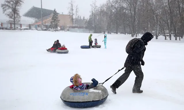Families play in the snow in the popular Gorky Park in Kazan, Tatarstan’s capital city on December 26, 2020. (Photo by Yegor Aleyev/TASS)