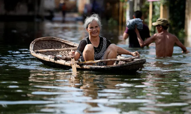 An elderly woman rows a boat in a flooded area in Nam Phuong Tien commune, Chuong My district in Hanoi, Vietnam, 30 July 2018. Heavy rain over the last week has caused floods to many residential areas in the district. More than 600 houses have been surrounded in floods waters, and around 830 households remain isolated, according to media reports. (Photo by Luong Thai Linh/EPA/EFE)