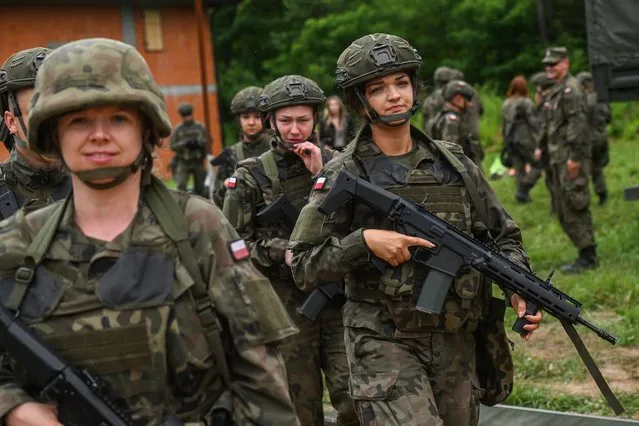 Polish Territorial Defense recruits take part in a Combat Medical training managed by the US Illinois National Guard and TDF Training Center  at the 1st TDF Brigade training area on July 03, 2022 in Bialystok, Poland. Poland and the United States have bolstered their military cooperation since Russia's invasion of Ukraine, which shares a 535km border with Poland. Earlier this week, the US president announced the creation of a new permanent US Army base in Poland. (Photo by Omar Marques/Getty Images)