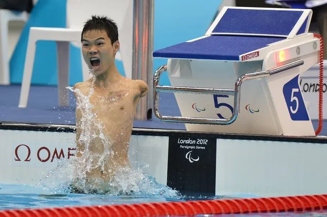 China's Zheng Tao celebrates breaking the world record after winning the men's 100m backstroke – S6 swimming event during the London 2012 Paralympic Games at the Olympic Park Aquatics Centre in east London on August 30, 2012. (Photo by Ben Stansall/AFP Photo)