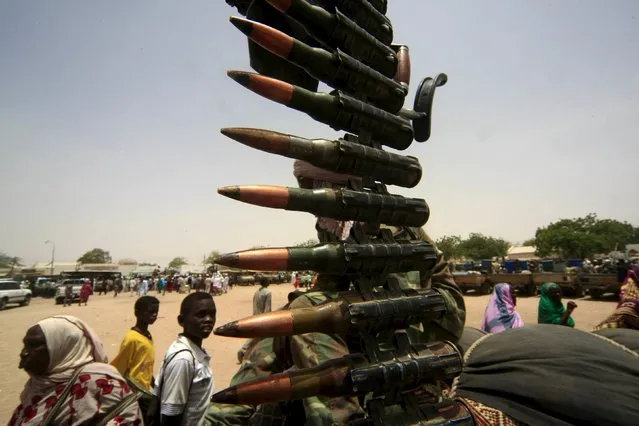 People gather to look at vehicles and weapons of the Justice and Equality Movement (JEM) rebels that were on display,  after victory celebrations by the Sudanese Armed Forces (SAF) and the Rapid Support Forces (RSF), in Niyala Capital of South Darfur, May 4, 2015. (Photo by Reuters/Stringer)
