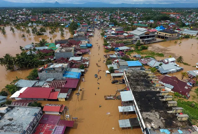 An aerial picture of a flooded area in Bangkulu, Sumatra, Indonesia, 28 April 2019 (issued 29 April 2019). At least 17 killed, nine others are missing, and thousands have been displaced after torrential-rains triggered floods and landslides on the Indonesian island of Sumatra. (Photo by Diva Marha/EPA/EFE)