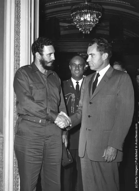 Cuban President Fidel Castro shaking hands with American vice-president Richard Nixon during a press reception in Washington, 1959