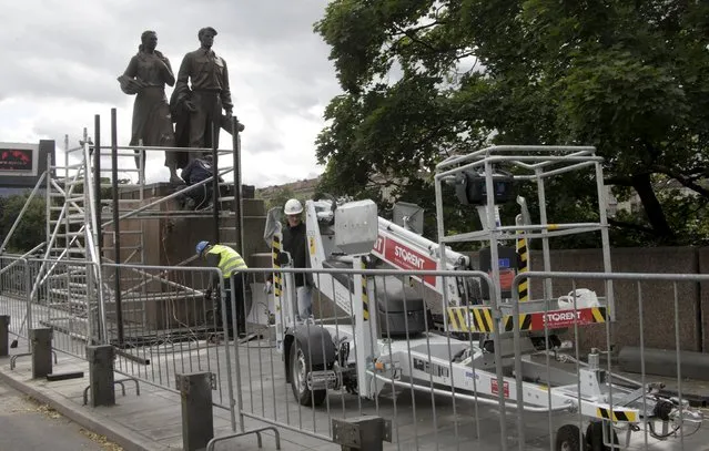 Workers prepare Soviet-time statues for dismantling in Vilnius, Lithuania, July 20, 2015. (Photo by Ints Kalnins/Reuters)