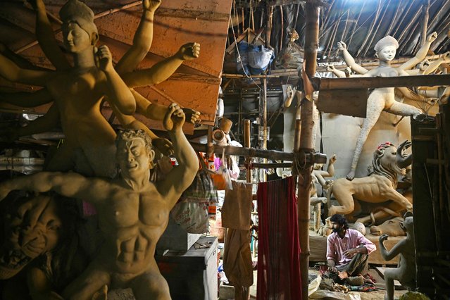 An artisan prepares to work on idols of Hindu deities at a workshop ahead of religious festival “Durga Puja” in New Delhi on September 23, 2024. (Photo by Money Sharma/AFP Photo)