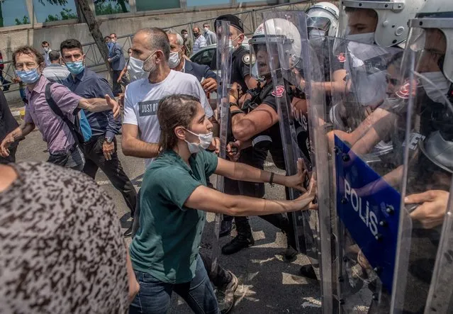 Demonstrators clash with Turkish riot police during a “March for Democracy” called by Republican People's Party (HDP), after three opposition MPs were revoked and sent to prison at Silivri, in Istanbul, on June 15, 2020. Three opposition MPs have been detained on espionage and terrorism charges after being stripped of parliamentary immunity, in a move that critics of President Recep Tayyip Erdogan say is an attempt to neuter opposition parties before possible snap elections. (Photo by Bulent Kilic/AFP Photo)