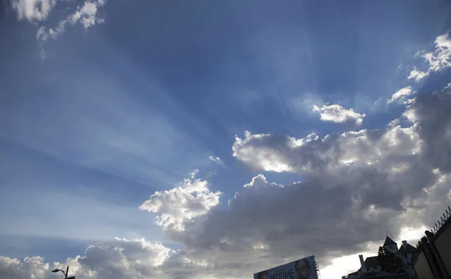 Sun rays are seen through a cloud formation in Los Angeles, California September 16, 2014. A heat wave continued Tuesday in Southern California with temperatures beyond 100 degrees Fahrenheit (38 degrees Celsius). (Photo by Mario Anzuoni/Reuters)