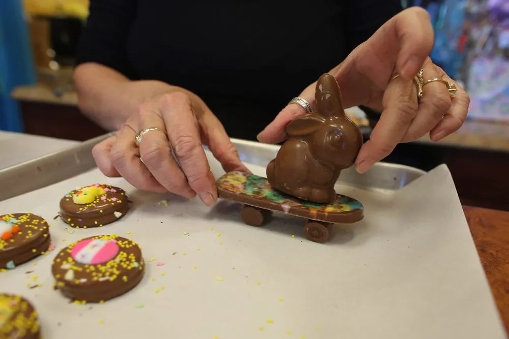 Chocolatier Makes Chocolate Bunnies Ahead of Easter