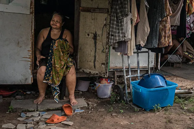 At the entrance to the vacant lot is a makeshift kitchen. (Photo by Lauren DeCicca/The Guardian)