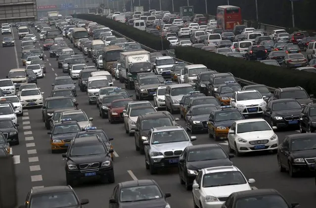 A ring road is congested with traffic in Beijing, China, November 18, 2015. (Photo by Kim Kyung-Hoon/Reuters)