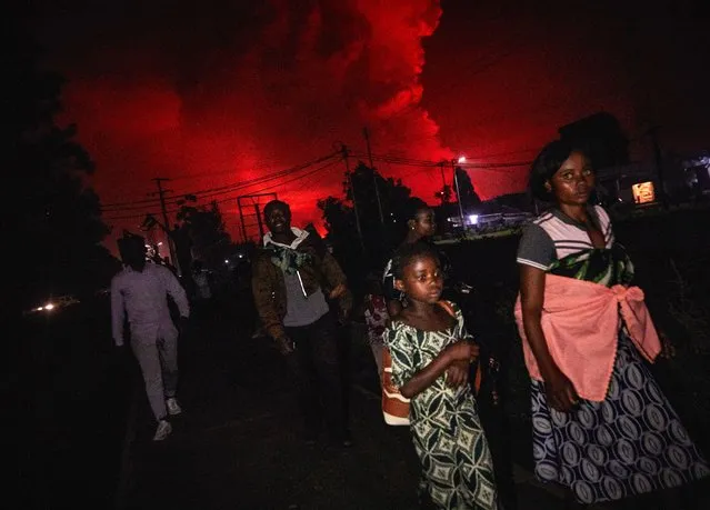 Congolese residents of Goma flee from Mount Nyiragongo volcano as it erupts over Goma, Democratic Republic of the Congo, 22 May 2021. One of the planets most active volcanoes Mount Nyiragongo in eastern Democratic Republic of Congo erupted causing evacuations in some parts of Goma. Initial reports from scientists predict the city is not in danger from the lava. (Photo by Hugh Kinsella Cunningham/EPA/EFE)