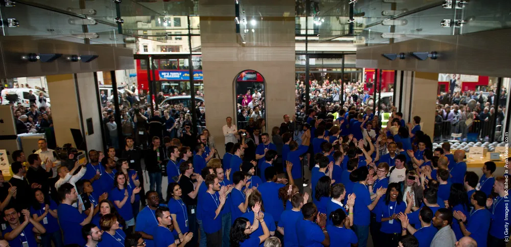The Apple Store on Regents Street Launches The Ipad 2
