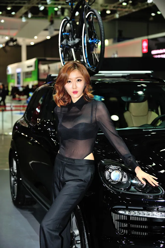 Asian Beauty: Hot Promotional Models in Seoul, South Korea